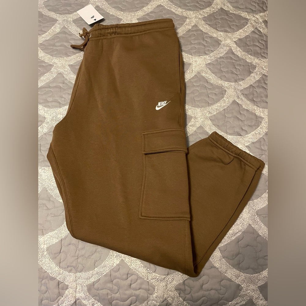 🆕 Nike Men's Sportswear Club Fleece Cargo Pants. “Mosswood Brown”, 2XL (NWT) - Picture 11 of 14